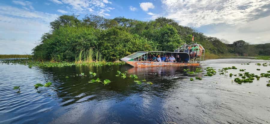 Miami: Everglades Airboat, Gator Encounter & Bus Transfer - Everglades Holiday Park: plants, animals, and that free group photo