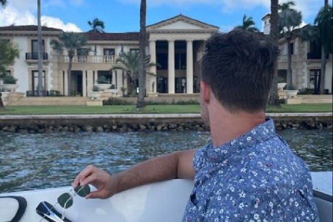 Miami Express Private Boat a 1- Hour Luxury Experience - Music, Drinks, and Champagne on Request: Make It Your Ride