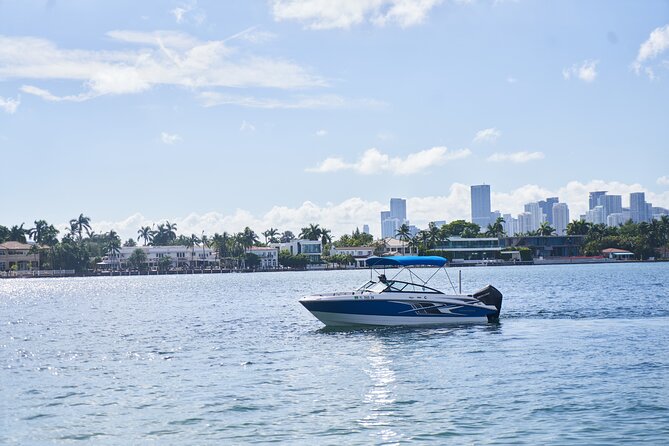 Miami Express Private Boat a 1- Hour Luxury Experience - Your Monterey M225 Boat: Small, Comfortable, and Built for the Hour