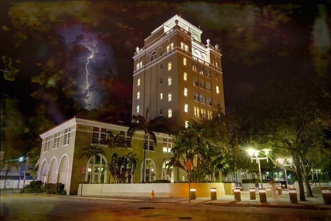 Miami Haunts of South Beach Ghost Tour - Getting Your Bearings at Lummus Park