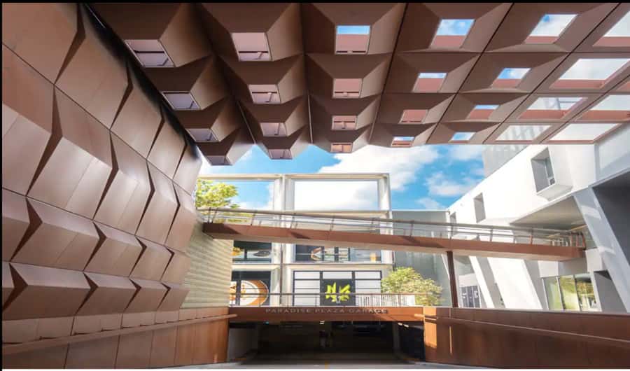 Miami: HIDDEN WORLD OF MIAMI DESIGN DISTRICT - Where To Meet in the Design District (Gucci and Chanel Walkway)