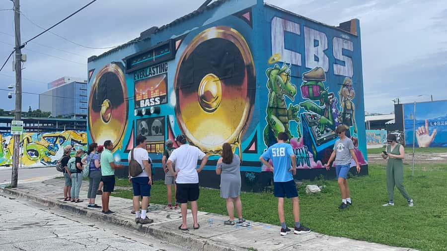 Miami: highlights Walking & Sightseeing tour - The guides, the pace, and how the small group helps