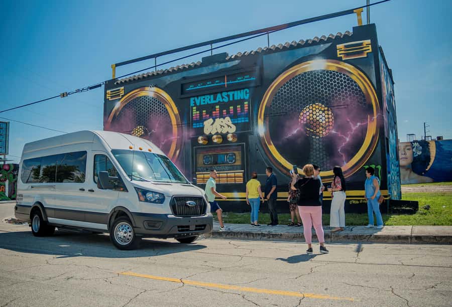 Miami: highlights Walking & Sightseeing tour - Getting on the van: South Beach or Bayside Marketplace pickups