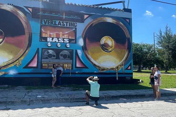 Miami in 3.5 Hours: Sightseeing, Traditions & Photography Tour - Wynwood Walls: Street Art Photos Plus Real Walking Time