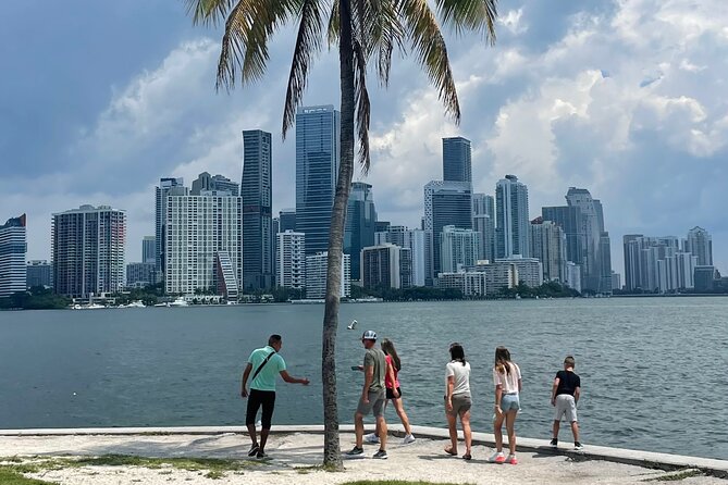 Miami in 3.5 Hours: Sightseeing, Traditions & Photography Tour - Little Havana on Calle Ocho: Walk of Fame, Domino Park, Cigars, Coffee