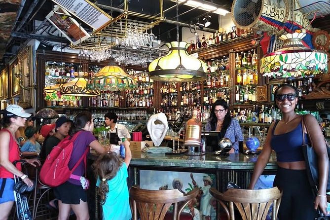 Miami Little Havana Nightlife Music Dinner and Drinks - Stop 3 at Guantanamera Cafe and Lounge: final music and your choice of cigar or drink