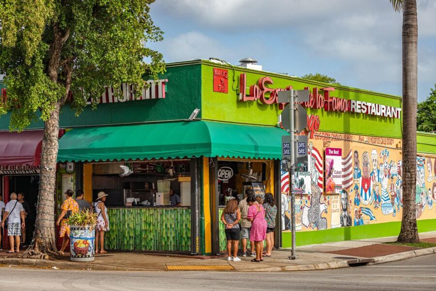 Miami: Little Havana Wow Walking Tour - Small Group Size - Where to meet the guide under the pink canopy