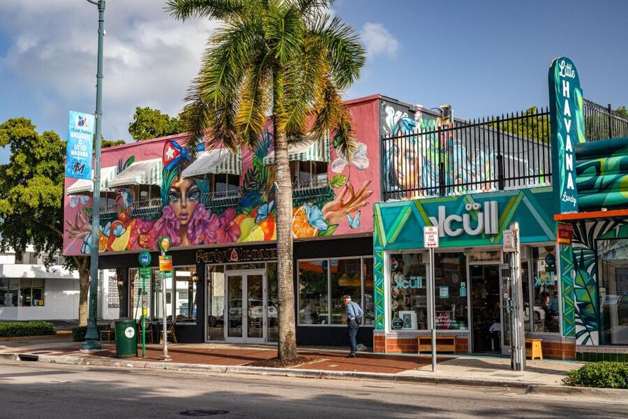 Miami: Little Havana Wow Walking Tour - Small Group Size - Your first stop is for Cuban coffee and warm pastry