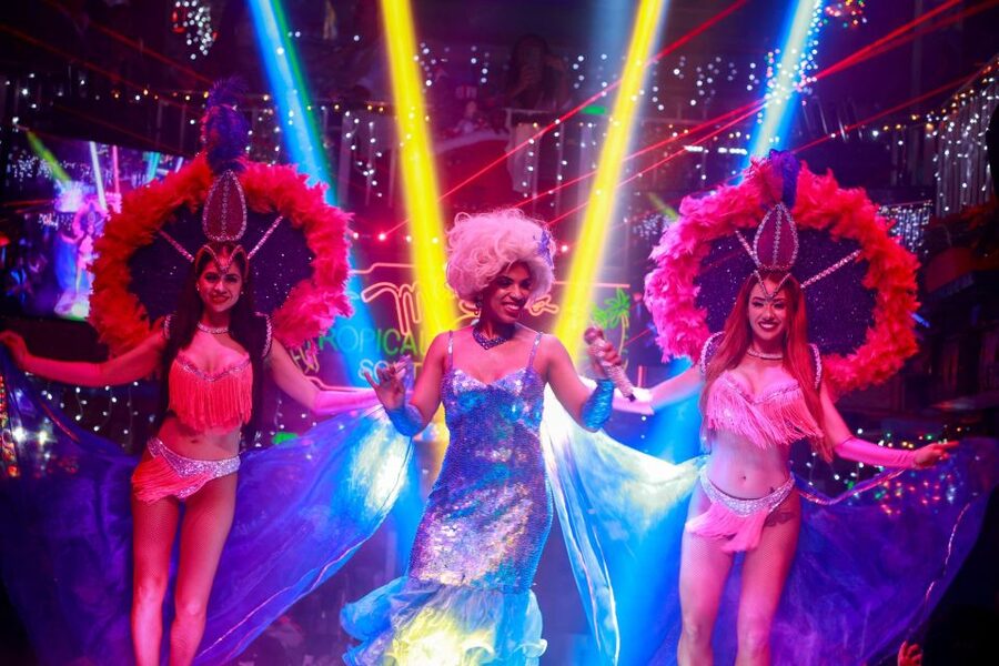 Miami: Mango's Tropical Cafe Dinner & Show - Nightclub Entry After the Show, Party Continuation