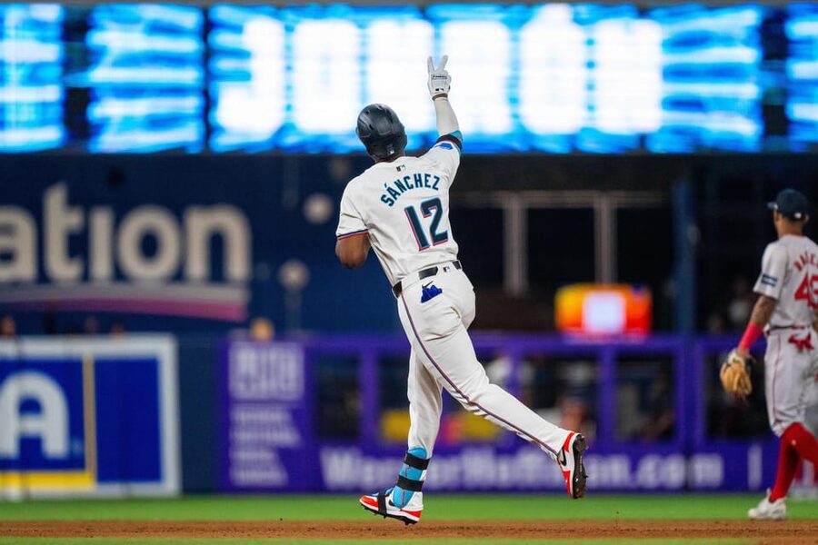 Miami Marlins Baseball Game Ticket at LoanDepot Park - Food, Drinks, and the Cashless Reality