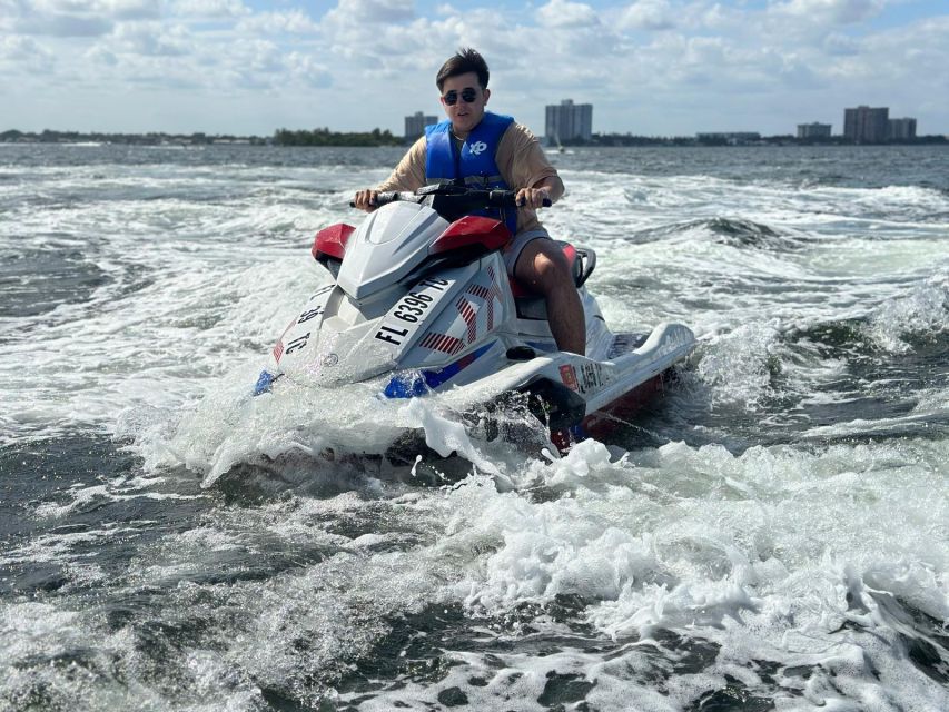 Miami: Miami Beach Jetski Ride with Boat and Drinks - The speedboat and the skyline, plus famous-house spotting