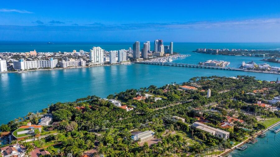 Miami: Miami Skyline Vintage Yacht Cruise, - Celebrity houses and modern Miami views from the bay