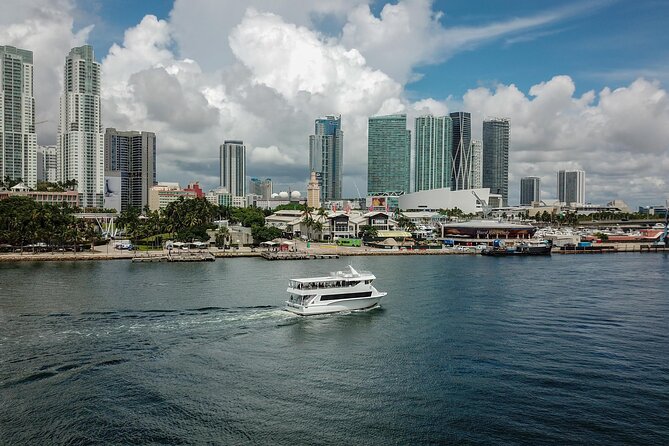 Miami Millionaires Sightseeing Cruise - Star Island’s Millionaires Row and the mega-yacht backdrop