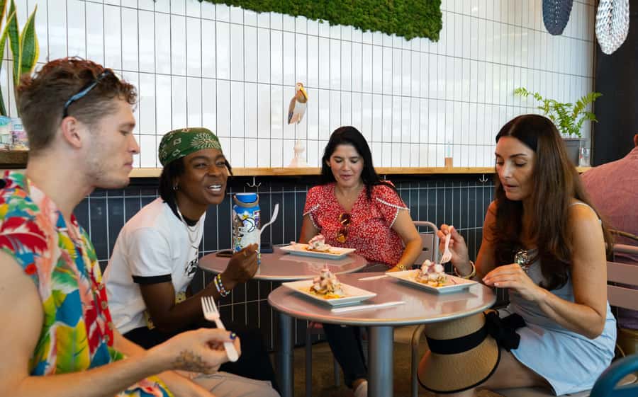 Miami Mosaic Signature Food Tour - Where the tour starts at 927 Lincoln Rd, and how to spot your guide