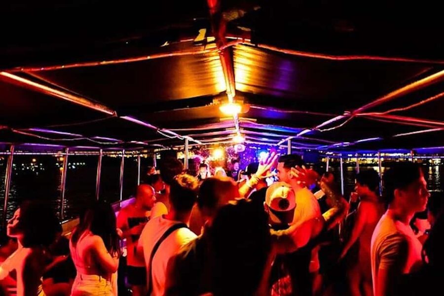 Miami Party Boat Cruise with City Lights & Skyline Views - How the 80-minute route delivers skyline photos
