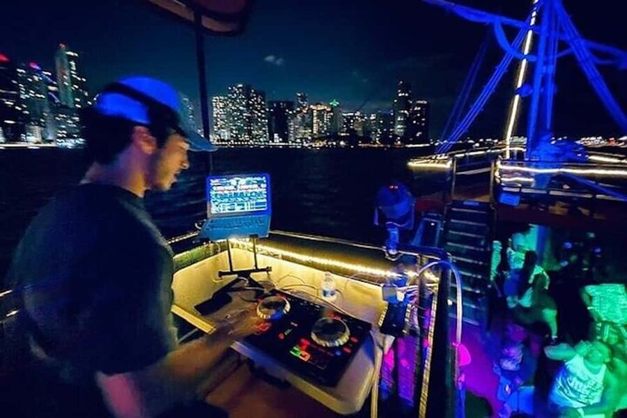 Miami Party Boat Cruise with City Lights & Skyline Views - Music and group vibe: when this cruise is a hit