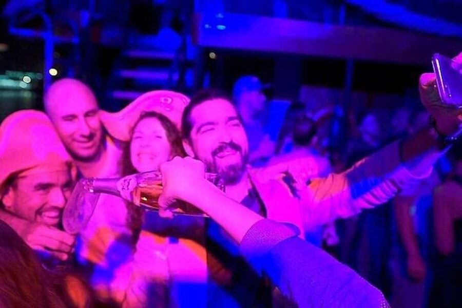 Miami Party Boat Cruise with City Lights & Skyline Views - Souvenirs and photo moments without extra effort