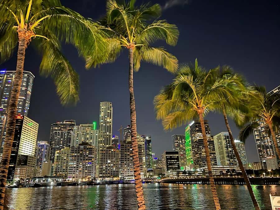 Miami: Party Yacht Cruise with Open Bar and DJ - Music, vibe, and the smart casual reality check