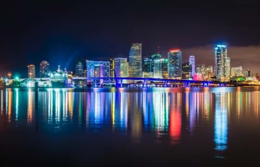 Miami: Party Yacht Cruise with Open Bar and DJ - Price at $100 for a 3-hour party, is it fair?