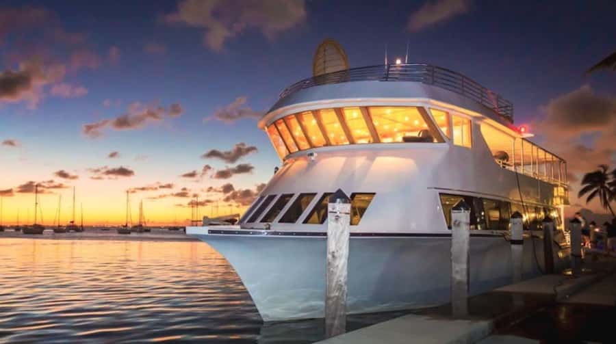 Miami: Party Yacht Cruise with Open Bar and DJ - The open bar and what you should check before ordering