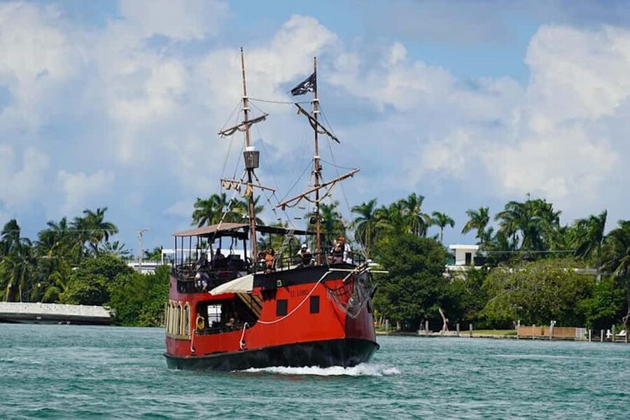 Miami Pirate Boat Cruise: Skyline & Millionaire Homes - Venetian Islands and Star Island, where you actually get usable photos