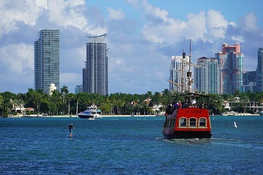 Miami Pirate Boat Cruise: Skyline & Millionaire Homes - The pirate crew: interactive for kids, chill for adults