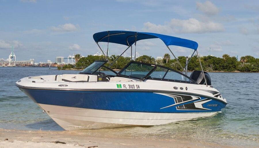 Miami: Private Boat Rental with champagne and captain - Captain and onboard comfort: what you should expect from the crew