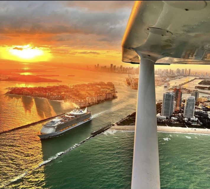 Miami: Romantic 1-Hour Private Flight Tour with Champagne - Key Biscayne and the Venetian Causeway, seen like you’ve never seen them