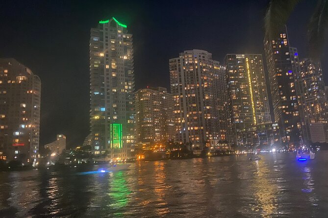Miami Sightseeing Cruise on a Luxury Yacht - Sound, Guides, and the Bilingual Commentary Experience