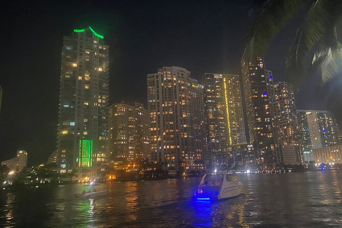 Miami Sightseeing Cruise on a Luxury Yacht - Crowds, Delays, and the Heat Reality Check