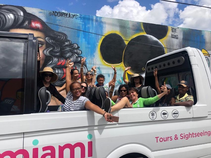 Miami Sightseeing Tour in a Convertible Bus - Downtown Miami and the pulse of the city
