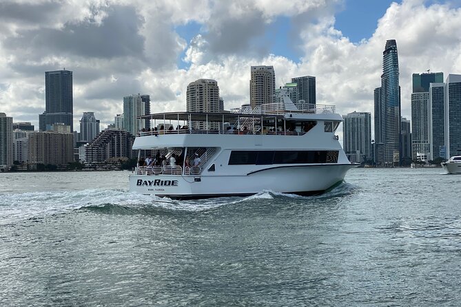 Miami Skyline 75 Min Cruise Tour Biscayne Bay Millionaire Homes - Getting on board at 301 Biscayne Blvd without losing your calm