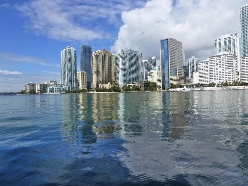 Miami Skyline Cruise of Millionaire Homes - Full Cruise or South Beach Drop-Off: How to Choose Your Best Timing