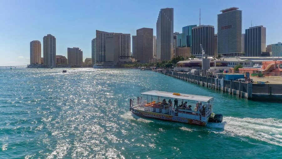 Miami: Skyline Sightseeing Cruise Millionaire Homes & River - Getting to Regal Marina and finding the Yellow boat