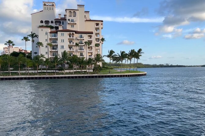 Miami Skyline & Star Island 90 Minute Cruise - Price and Value for $29.99