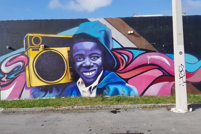 Miami Small Group City Tours of Wynwood Walls and Little Havana - Ocean Drive and the Versace Villa photo moment