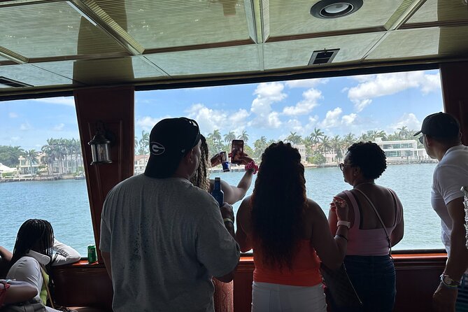 MIAMI: South Beach Cruise Millionaire Homes with Stop & Bus Tour - South Beach, Miami Beach, and Ocean Drive vibes from the bus