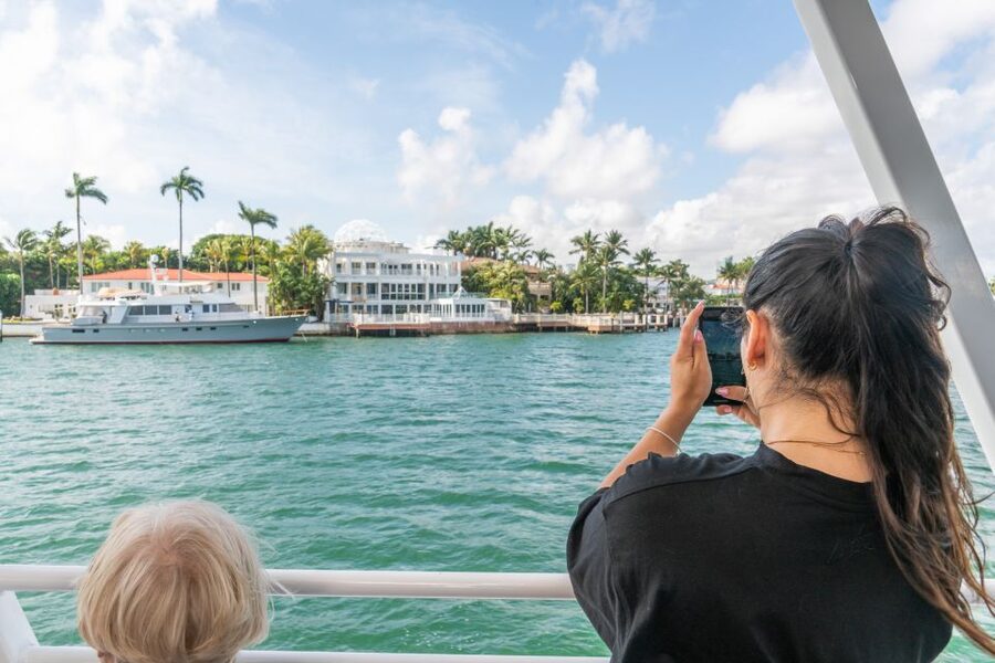 Miami: The Original Millionaire’s Row Cruise - The Guide Experience: Bilingual Storytelling That Keeps It Moving