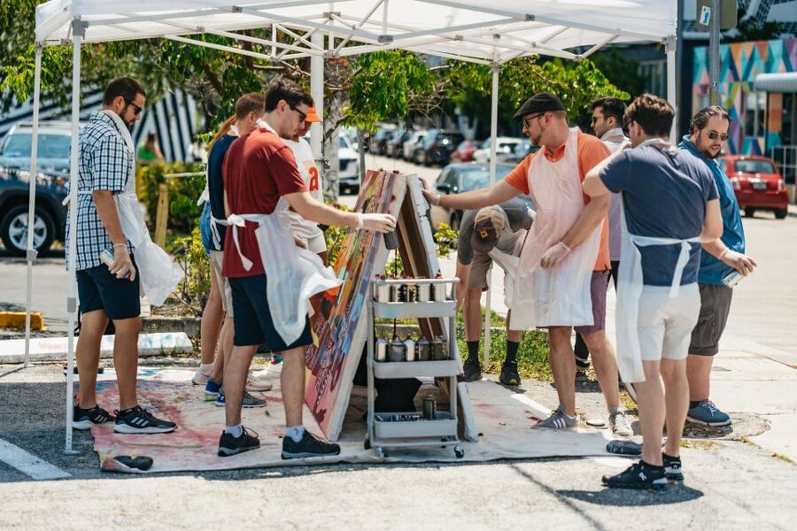 Miami: Wynwood Graffiti Experience - The Lesson Starts With How to Hold the Can