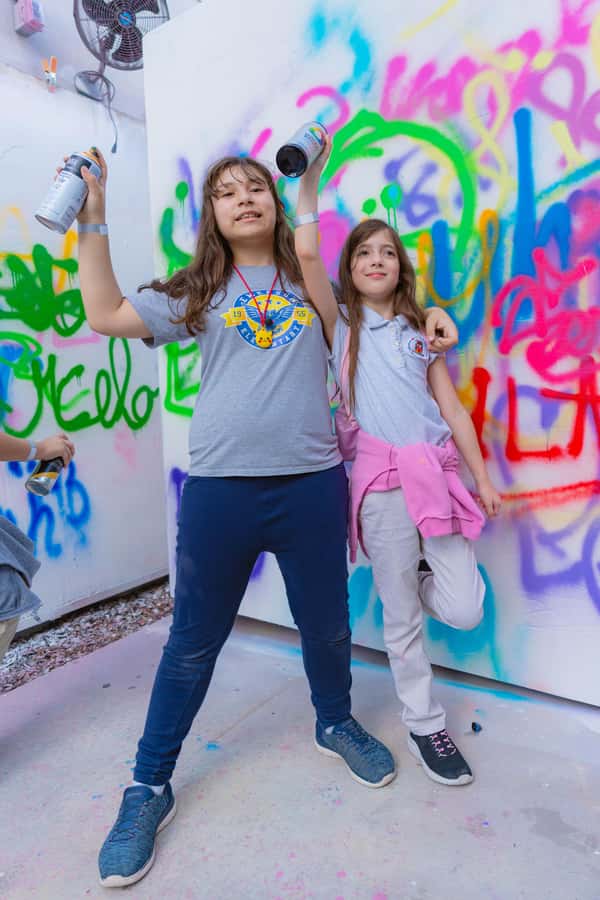 Miami: Wynwood Walls Freestyle Spray Painting & Admission - Peter Tunney Experience, plus the local pop-up shop stop