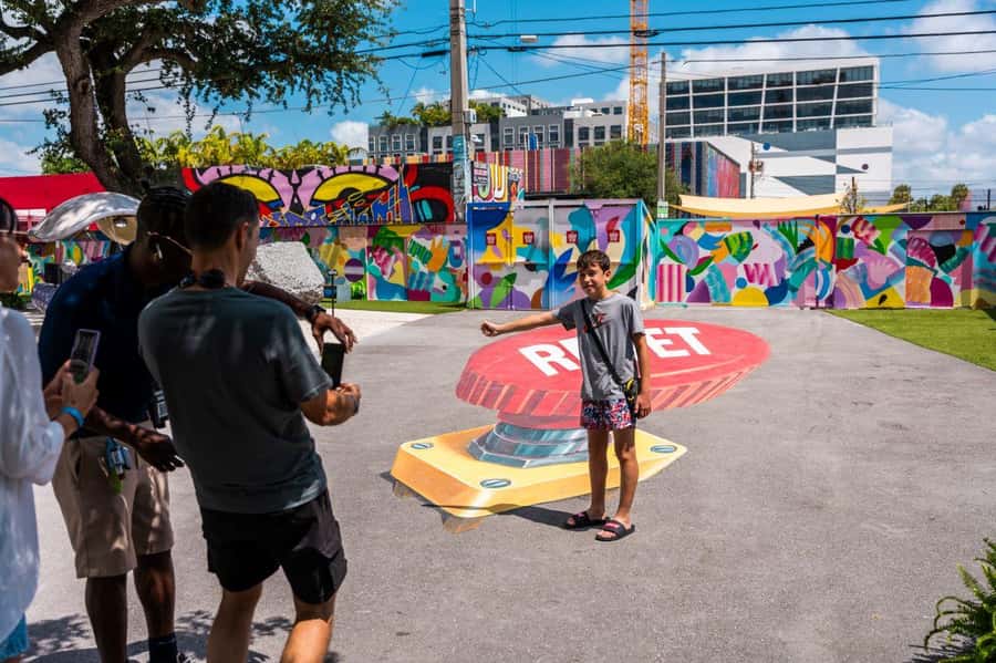 Miami: Wynwood Walls Freestyle Spray Painting & Admission - Practical tips for a smoother, less-stress visit