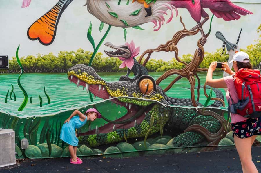 Miami: Wynwood Walls Freestyle Spray Painting & Admission - Your 30-minute freestyle spray painting session, with real gear in hand