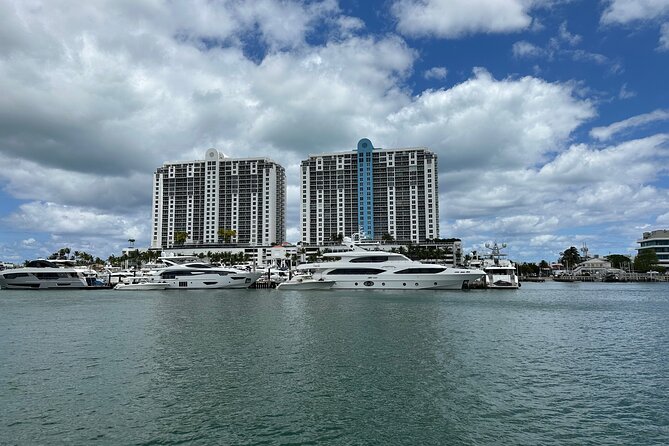 Millionaire Homes Miami Favorite Boat Cruise - How the experience feels with a big group (and why it can still work)
