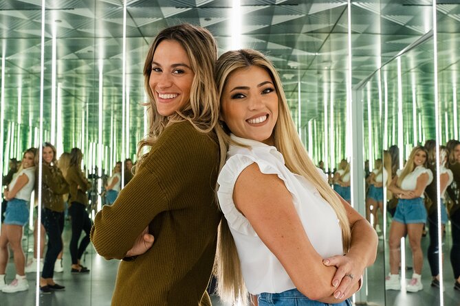 Paradox Museum Miami - The illusion rooms: Reverse Room, Camouflage Wall, and the glass maze