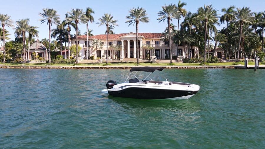 Private Boat Rental Raccoon Island Miami & Snorkeling Tour - Getting on the water at 10800 Collins Ave