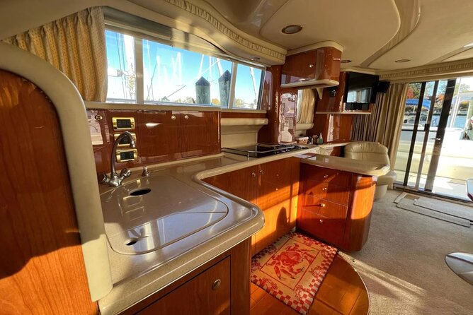 Private Luxury Yacht Cruise Tour in Miami Beach and Biscayne Bay - Stop 2: Flagler Memorial Island, Star Island Photos, and Wildlife Chances