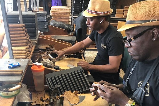 Rum & Cigar Tour With An Expert In Little Havana - What to Wear and Bring for a Comfortable Calle Ocho Stroll