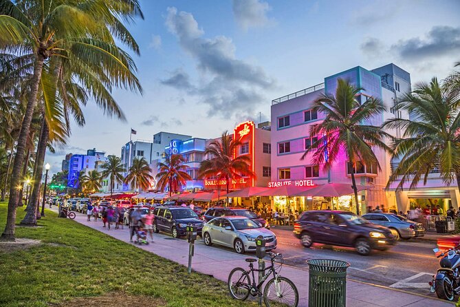 See it All in One Tour!! 6hr VIP Full Experience of Miami!! - Star Island Drive: celebrity homes from the road