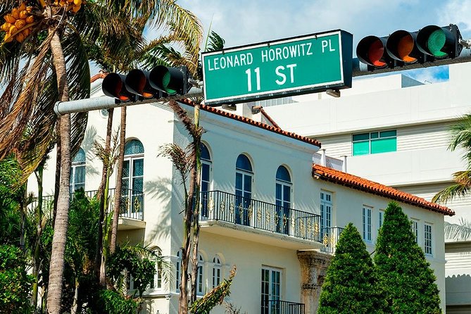 Self-Guided Audio Tour - Miami Art Deco - Offline Audio and Tech Reality Checks (Soundwalkrs App)