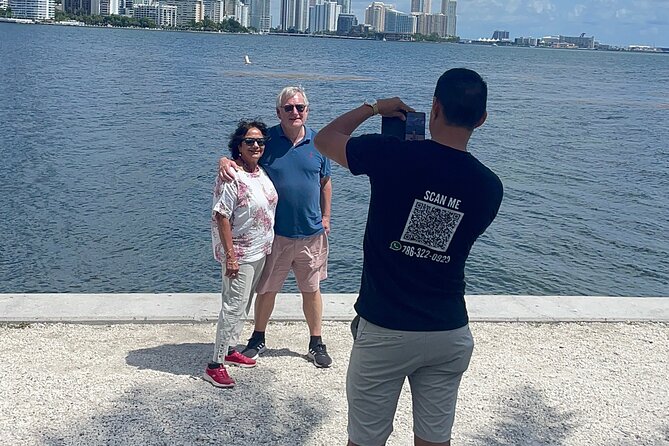 Small group Miami City Tour–Discover Miami like a VIP (14pax) - Marketplace Stop With Hard Rock Cafe and a Ferris Wheel